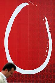 Съемки на улицах Киева. Наружная реклама оператора сотовой связи МТС