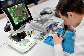 Пресс-тур в день радио 'от Попова к кибербезопасности' в Омском авиационном колледже имени Н. Е. Жуковского и в Омском научно-исследовательском институте приборостроения