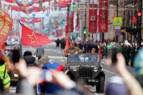 Празднование 77-ой годовщины Победы в Великой Отечественной войне. Акция памяти 'Бессмертный полк' прошла в Санкт-Петербурге