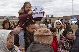 Акция на набережной реки Смоленки против новой намывной территории Васильевского острова