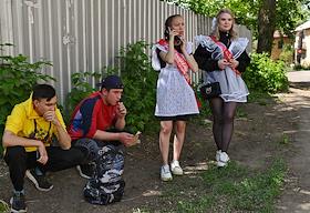 Праздник для выпускников 11 классов 'Последний звонок' в омских школах