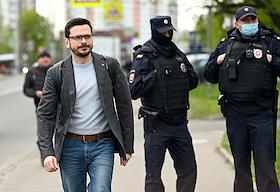 Заседание по административному делу муниципального депутата Красносельского округа Москвы Ильи Яшина, по части 1 статьи 20.3.3 КоАП РФ (публичные действия, направленные на дискредитацию использования ВС РФ в целях защиты интересов РФ и ее граждан, поддержания международного мира и безопасности), в Тушинском районном суде