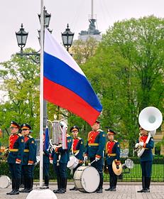 Празднования дня города в Санкт-Петербурге. Торжественное возложение цветов к памятнику Медному всаднику