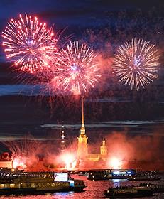 Празднование дня города в Санкт-Петербурге. «Петровский фестиваль огня – 2022»