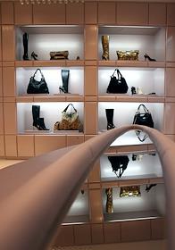 Интерьер корнера Jimmy Choo. Коллекция обуви Jimmy Choo в ЦУМ