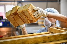 Работа хлебного комбината 'Хлебообъединения 'Восход' в Новосибирске. Жанровые фотографии