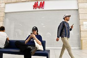 Открытие магазина 'H&M' в ТЦ 'Метрополис'