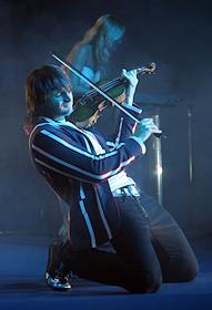  Празднование 100-летия пребывания в Росси автомомбильной компании 'Ford' в Манеже Кадетского корпуса. Концерт Эдвина Мартона (Edvin Marton) на скрипке Страдивари