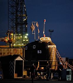 Буксировка подводной лодки К-3 'Ленинский комсомол' с Зимней пристани Кронштадта