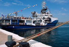 Подъём Андреевского флага и включение в состав отряда судов обеспечения вспомогательного флота ЧФ новейшего буксира «Капитан Найден»