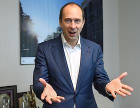 Интервью с коммерческим директором бизнес-единицы «ЛСР. Недвижимость – Северо-Запад» Денисом Бабаковым в офисе компании