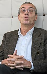 Мишель Лакост - исполнительный директор компании 'Lacoste'. Интервью в гостинице 'Ritz Carlton'