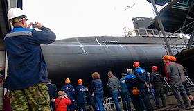 Церемония спуска на воду дизель-электрической подводной лодки Б-586 «Кронштадт»