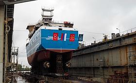 Cпуск на воду ярусолова-процессора 'Гандвик-2' на судостроительном заводе 'Северная верфь'