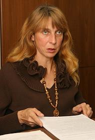 Заместитель директора Департамента финансовой политики Министерства финансов России Вера Балакирева во время интервью в своем рабочем кабинете