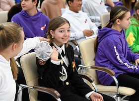 Церемония передачи тысячи шевронов для военнослужащих, созданных по эскизам детей в рамках конкурса 'Отважным и важным' в Общероссийском народном фронте (ОНФ)