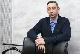 Генеральный директор ООО 'УК Жилищное строительство' группы компаний 'Столица Нижний' Борис Замский во время интервью в рабочем кабинете