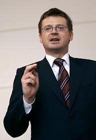 П/к председателя совета директоров Компании по управлению активами PPF Investments Group - Томаша Брзобогаты в аэропорту Внуково