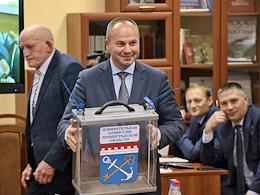 The first (organizational) meeting of the Electoral Commission of the Leningrad Region of the new (seventh) composition. Re-election of the chairman.