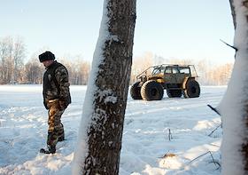 Genre photos. Views of the Novosibirsk region. Gamekeepers of the Ministry of Natural Resources and Ecology of the Novosibirsk Region during the arrangement of fodder fields, laying hay and salt to save and maintain the number of wild animals in the winter in the Tsentralny state nature reserve, Kolyvansky District, Novosibirsk Region