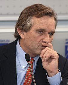 Пресс-конференция президента международного фонда 'Waterkeeper Alliance' Роберта Кеннеди-младшего в РИА 'Новости' на тему 'Оценка ситуации с охраной природы в РФ и вопросы сотрудничества российских и американских экологов'.
