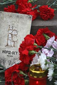 Траурные мероприятия, посвященные пятой годовщине трагедии 'Норд-Оста', у театрального центра на Дубровке