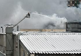 Пожар в складском здании автосервиса на улице Добролюбова