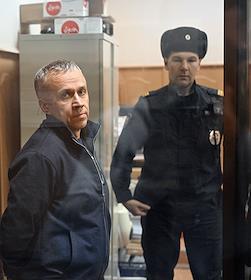 Вынесение приговора по делу инспектора межрегионального отдела Центрального управления Ростехнадзора Сергея Куликова, обвиняемого в вымогательстве взятки у представителей национального испытательного объединения 'Государственные боеприпасные испытательные полигоны России' (ГБИП), в Басманном районном суде