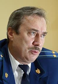 Волжский природоохранный прокурор Сергей Сафонов в рабочем кабинете. Виды Нижнего Новгорода в тумане