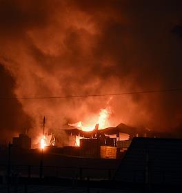 Пожар на рынке 'Синдика' в районе Мякинино