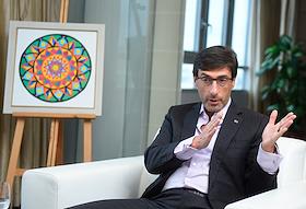 Президент инвестиционно-строительного Холдинга RBI Эдуард Тиктинский во время интервью в офисе компании