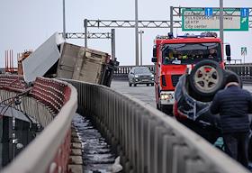 Последствия дорожно-транспортного происшествия (ДТП) на развязке КАД в районе Пулковского шоссе