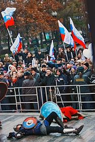 Митинг движения 'Россия молодая',посвященный Дню народного единства и согласия, у памятника Пушкину в Новопушкинском сквере