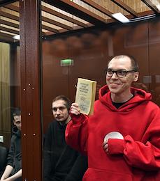 A hearing on the extension of the detention period for activists Artyom Kamardin, Nikolai Daineko and Yegor Shtovb, accused of inciting hatred against participants in the Special Military Operation, in the Tverskoy District Court.