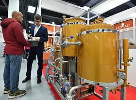 Международная выставка оборудования, ингредиентов и упаковки для производства напитков BeviTec в павильоне № 57 ВДНХ. Жанровая фотография