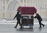 Genre photos. Snowfall in St. Petersburg.
