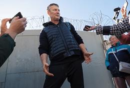 The release of the former mayor of Yekaterinburg Yevgeny Roizman (recognized as a foreign agent) from a special detention center for the detention of persons subjected to administrative arrest.