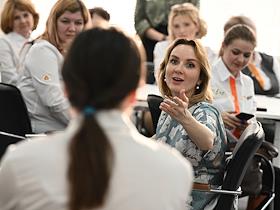 Уполномоченный при президенте России по правам ребенка Мария Львова-Белова познакомилась с презентацией итоговых групповых проектов, среди которых: развитие воспитательных пространств; работа с детьми ОВЗ и ТЖС; развитие школьных сообществ; работа с родительским сообществом в ГАУ 'Медиацентр'