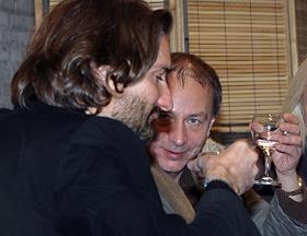 Публичные дебаты с участием французских писателей Фредерика Бегбедера и Мишеля Уэльбека в фотостудии Eleven в Центре современного искусства 'Винзавод'