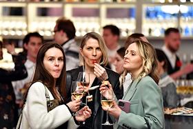 Премьерный показ фильма-исследования о моде в России 'Красиво' при поддержке маркетплейса Lamoda в кинотеатре 'Художественный'