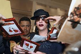 Открытие выставки акварельных работ Мэрлина Мэнсона 'Цветы зла'. Выставка открылась в галерее Гельмана на территории Центра современного искусства 'Винзавод'.
