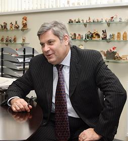 Генеральный директор страховой компании 'РЕСО-Гарантия' Дмитрий Раковщик и консультант в области постановки систем управления персоналом Елена Лурье