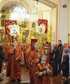 Неделя 3-я по Пасхе, святых жен-мироносиц. Крестный ход после Божественной Литургии в Соборе Владимирской иконы Божией Матери