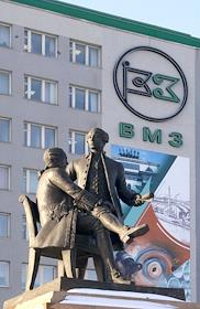 Интервью исполнительного директора Выксунского Металлургического Завода (ВМЗ) Владимира Кочеткова в рабочем кабинете. Виды завода сверху