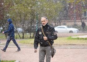 Снег в городе на площади Шевченко