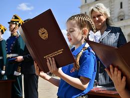 The ceremony of taking solemn oaths of students of the cadet and youth classes of the Federal Security Service of Russia on the Cathedral Square of the Moscow Kremlin.