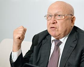 Председатель Совета директоров компании 'Аэромакс' (входит в АФК 'Система') Валерий Шанцев во время интервью на выставке HelliRussia в Международном выставочном центре 'Крокус Экспо'