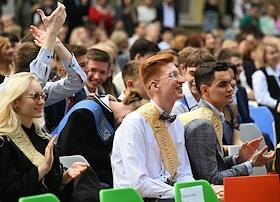 Празднование 'Последнего звонка' в Государственном бюджетном общеобразовательном учреждении города Москвы «Школа Марьина Роща имени В.Ф. Орлова»