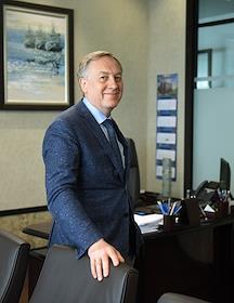 Генеральный директор компании «Балтийский лизинг» Дмитрий Корчагов и коммерческий директор компании Владимир Наймарк для рекламного проекта 'Истории бизнеса'