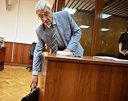 The first hearing on the case of Oleg Orlov, Chairman of the Board of the Memorial Society (recognized as a foreign agent and liquidated) under the article on the repeated discrediting of the Russian armed forces in the Golovinsky District Court.